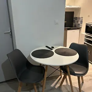 https://studio-capelet.hotels-rhonealpes.com